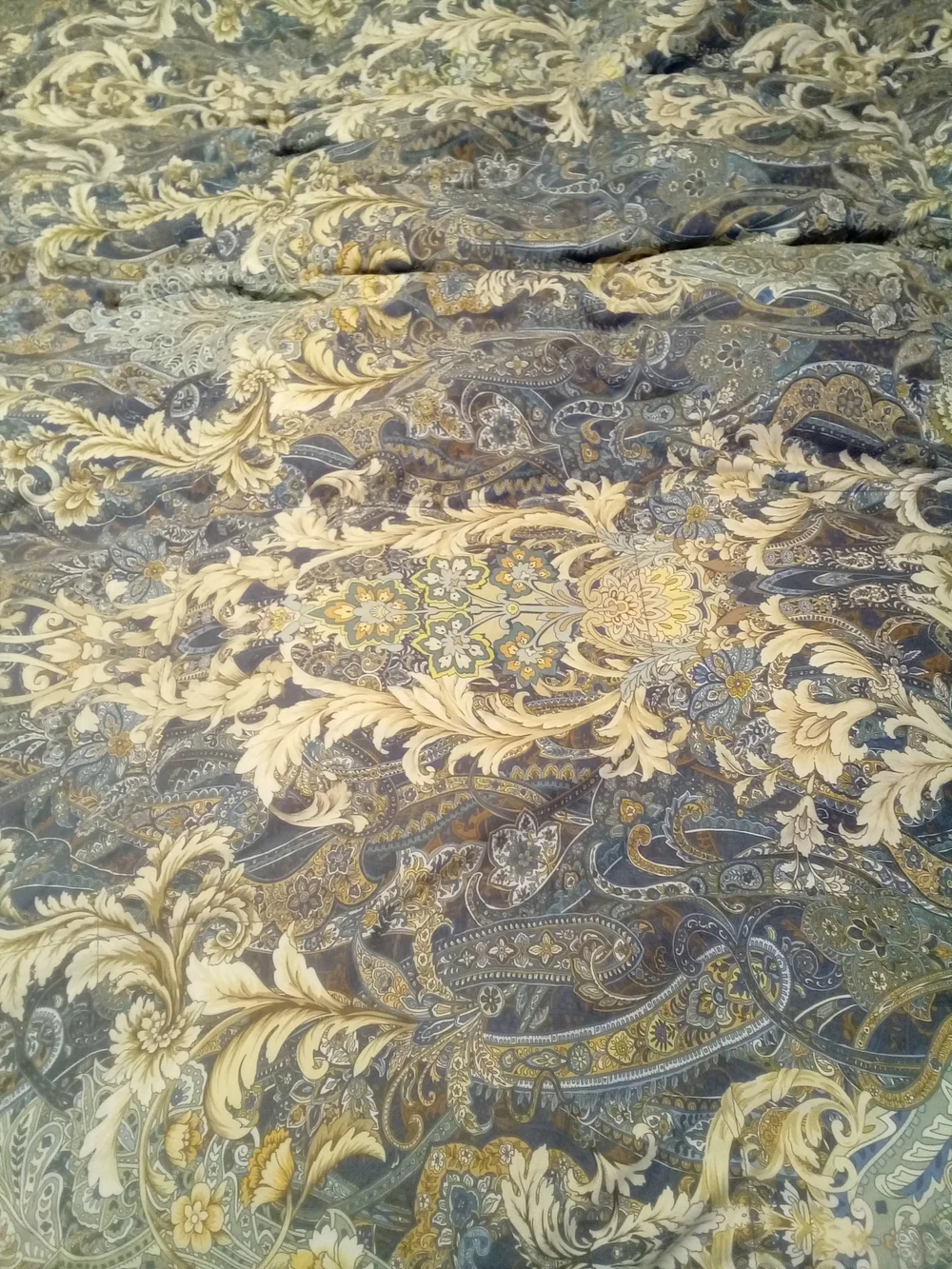 oeko-tex Standard 100 Paisley Comforter in Blue/Cream Tones King Sz. L 90